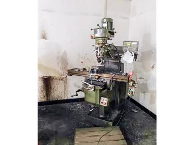 工廠生產(chǎn)設(shè)備