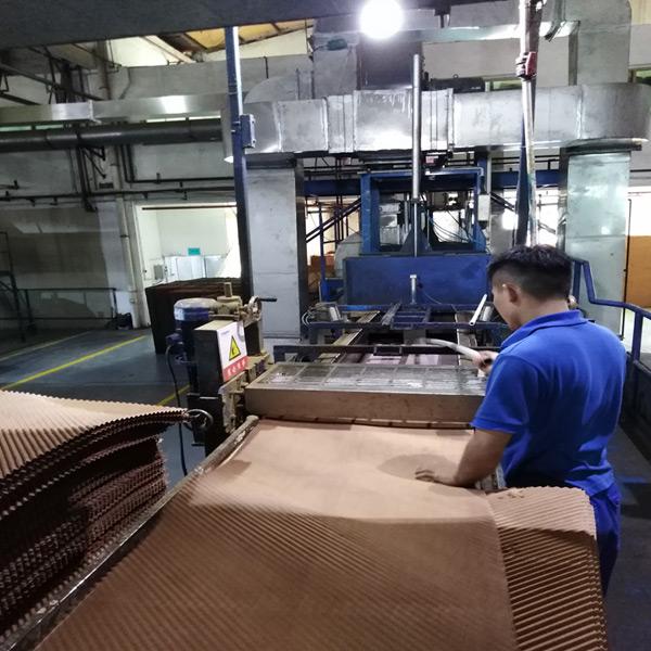 濕簾紙墩子機人工操作